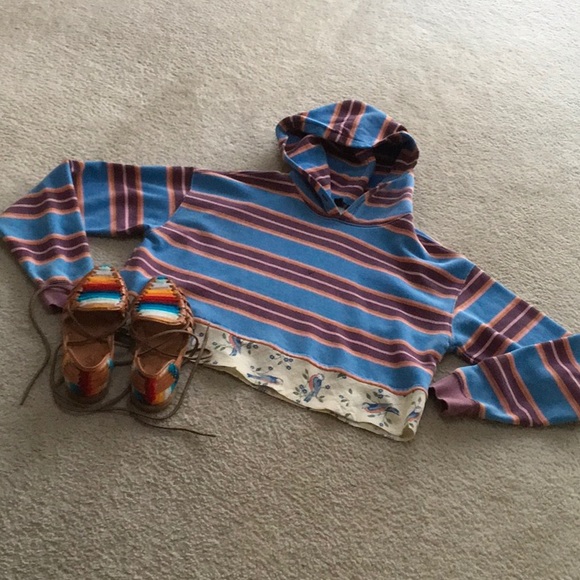 URBAN OUTFITTERS OUT FROM UNDER/STRIPED CROPPEDw BLUE BIRDS HOODIE - Picture 5 of 7